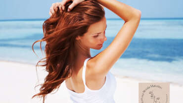 Come proteggere i capelli al mare: consigli dermatologici