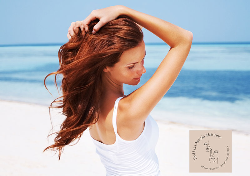 Come proteggere i capelli al mare: consigli dermatologici
